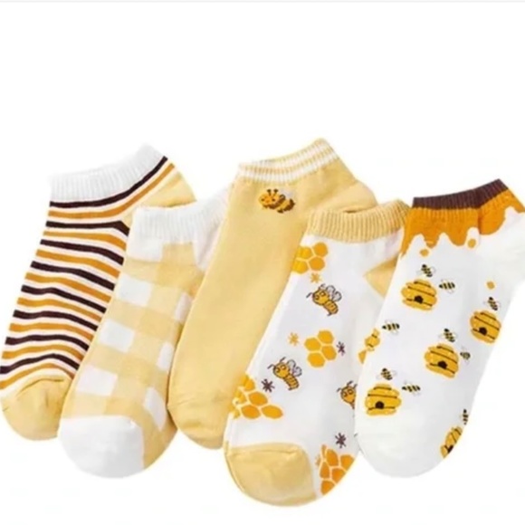 Accessories - 🎉2 HP🎉NWOT Women's Bee Striped Socks